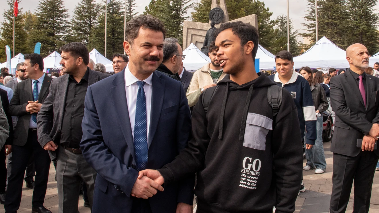 Selçuk Üniversitesinde Tanışma Şenliği renkli görüntülerle sona erdi